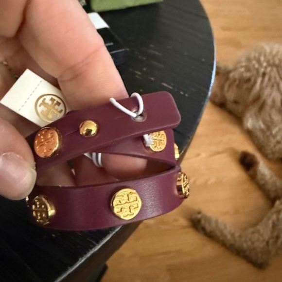 Tory Burch wrap around bracelet deep purple with gold symbol NWT - Picture 2 of 2
